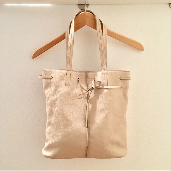 Banana Republic Phone-charging Leather Tote - Picture 5 of 7